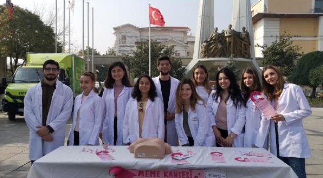 Genç tıpçılar meme kanseri için sokakta